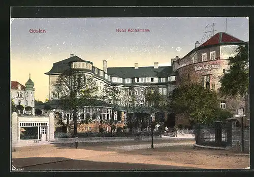 AK Goslar i. Harz, Strassenpartie mit Hotel Achtermann