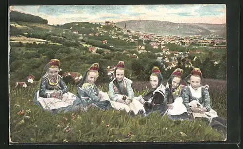 AK Hessische Trachten, Mädchen auf einer Blumenwiese