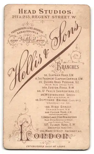 Fotografie Hellis & Sons, London, 211 & 213 Regent Street, kleines Mädchen im weissen Kleid