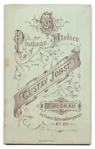 Fotografie Gustav Jobst, Zwickau, Äussere Schneebergerstrasse 20, Portrait junger Herr in modischer Kleidung