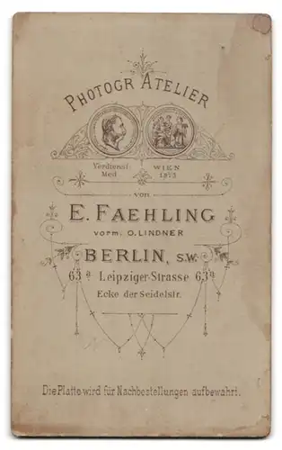 Fotografie E. Faehling, Berlin-SW, Leipziger-Strasse 63 a, Portrait modisch gekleideter Herr mit Bart