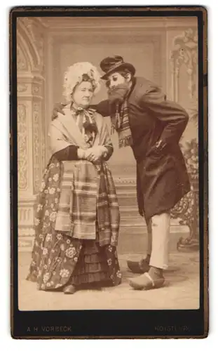 Fotografie A.H. Vorbeck, Holstebro, Portrait Schauspielerduo in Bühnenkostümen