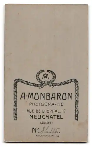 Fotografie A. Monbaron, Neuchâtel, Rue de l`Hôpital, 17, Portrait junge Dame im hübschen Kleid