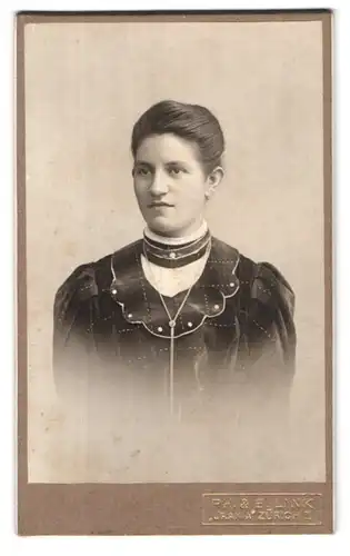 Fotografie Ph. & E. Link, Zürich, Portrait junge Dame in modischer Kleidung