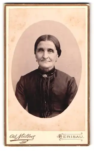 Fotografie Ad. Müller, Herisau, Casernenstrasse z. Papagei, alte Dame mit freundlichem Lächeln