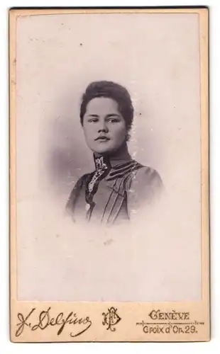 Fotografie F. Delfino, Genève, 29 Rue de la Croix d`Or, junges Fräulein im Portrait