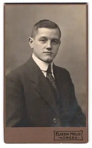 Fotografie Eugen Held, Horgen, bürgerlicher Herr mit markantem Kinn