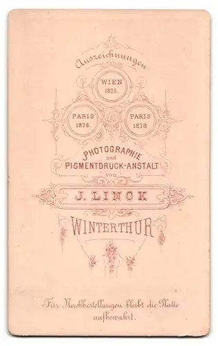 Fotografie J. Linck, Winterthur, Frau mit geflochtenem Haar und Halsband