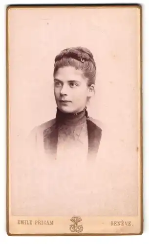 Fotografie Emile Pricam, Genève, 2 Boulevard de Plainpalais, hübsches Fräulein im Portrait