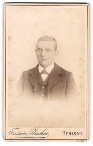 Fotografie Edwin Jucker, Herisau, Oberdorfstrasse 137, junger Mann mit markanten Augen
