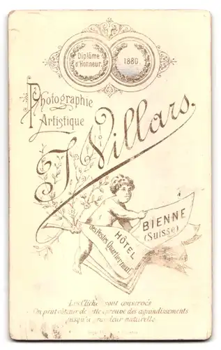 Fotografie J. Villars, Bienne, Kleinkind im Sesselchen