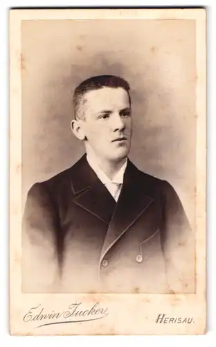 Fotografie Edwin Jucker, Herisau, Oberdorfstrasse 137, junger Mann in feinem Zwirn