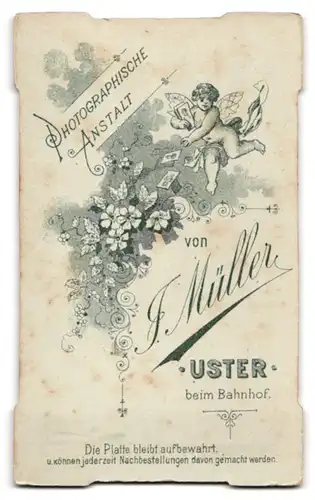 Fotografie Atelier Müller, Uster, Portrait junge Dame mit Brosche & Halskette im Kleid