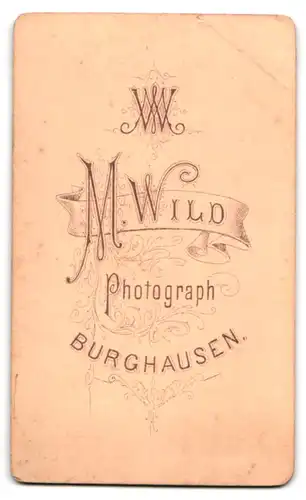 Fotografie M. Wild, Burghausen, junge Dame mit Ohrringen & Halskette im Sonntagskleid