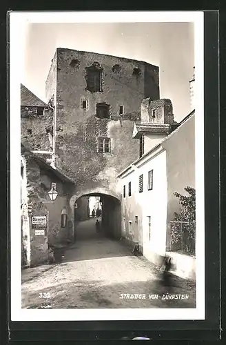 AK Dürnstein, Strassenpartie mit Stadttor