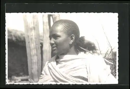 Foto-AK Afrikanerin mit traditioneller Frisur