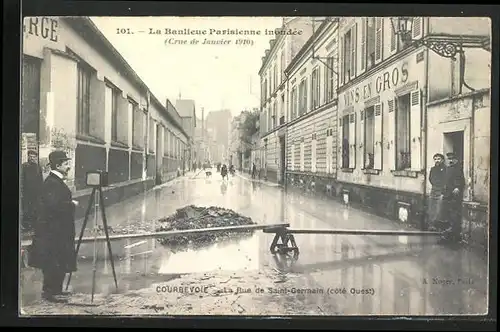 AK La Banlieue Parisienne inondèe (Janvier 1910), Courbevoie - La Rue de Saint-Germain, Hochwasser