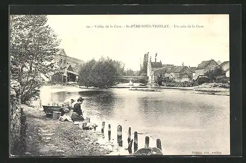AK St-Pere-sous-Vezelay, Un coin de la Cure, Waschfrauen am Ufer