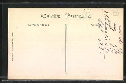 AK Noyers-sur-Serein, La Rue de la Rèpublique et la Porte d`Avallon