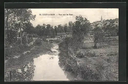 AK Lucy-le-Bois, Vue sur le Pont, Blick vom Flussufer zur Kirche