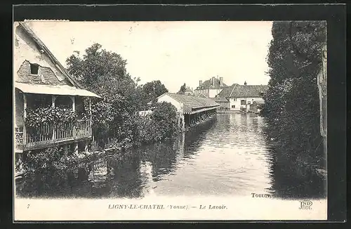 AK Ligny-le-Chatel, Le Lavoir, Häuser am Flussufer