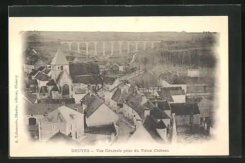 AK Druyes-les-Belles-Fontaines, Vue Generale prise du Vieux Chateau