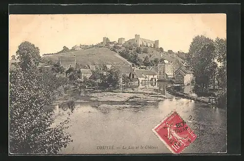 AK Druyes-les-Belles-Fontaines, Le Lac et le Chateau