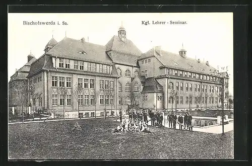 AK Bischofswerda i. Sa., junge Männer vor dem kgl. Lehrer-Seminar