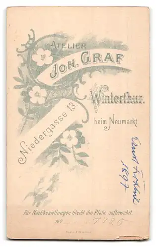 Fotografie Joh. Graf, Winterthur, Niedergasse 13, Portrait kleines Mädchen im weissen Kleid