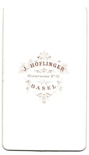 Fotografie J. Höflinger, Basel, Blumenrain 32, Brustportrait bürgerliche Dame mit Kragenbrosche