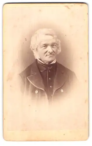 Fotografie A. Müller, Herisau, Portrait älterer Herr in zeitgenössischer Kleidung