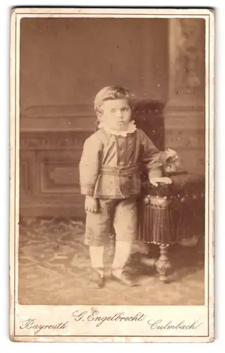 Fotografie G. Engelbrecht, Bayreuth, Rennweg 300, Portrait kleiner Junge in hübscher Kleidung