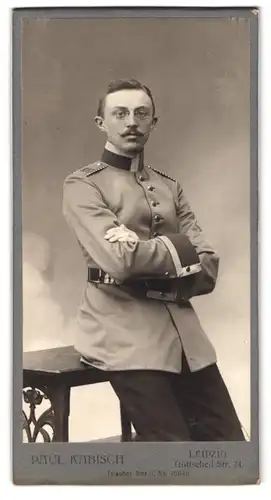 Fotografie Paul Kabisch, Leipzig, Gottsched-Str. 24, Einjährig-Freiwilliger Uffz. C. Musmann in Uniform Rgt. 107