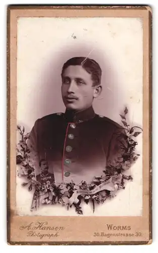 Fotografie A. Hansen, Worms, Hagenstr. 30, Portrait Soldat in Uniform, Bildnis Kaiser Wilhelm