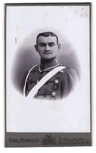Fotografie Karl Honauer, Strassburg i. Els., Mörschhauserstr. 29, französcher Soldat in Uniform mit Schützenschnur
