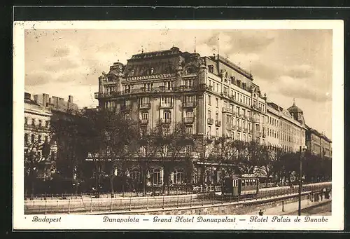 AK Budapest, Dunapalota, Strassenbahnverkehr vor dem Grand Hotel Donaupalast
