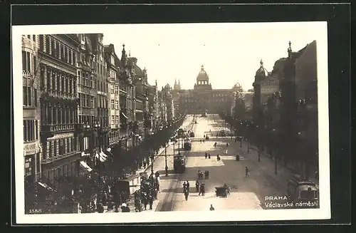 AK Prag, Strassenbahn auf belebten Weg