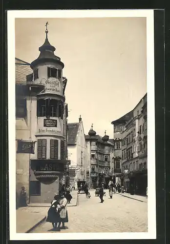 AK Linz a. D., Strassenpartie mit Gasthof zum Schwarzen Bad in der Altstadt