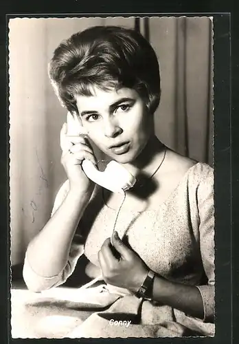 AK Musikerin Conny Froboess am Telefon