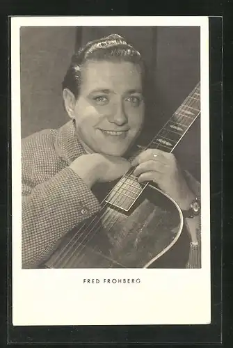 AK Musiker Fred Frohberg mit Gitarre