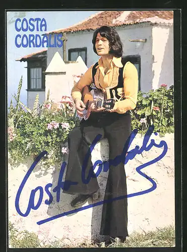 AK Musiker Costa Cordalis mit Gitarre und Autogramm