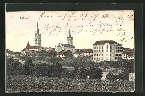 AK Tschaslau / Caslav, Blick vom Feld zu den Kirchen in der Stadt