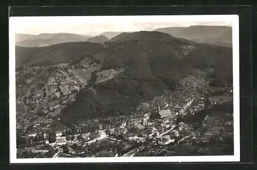 AK Oppenau, Luftbild der Stadt mit Gebirge