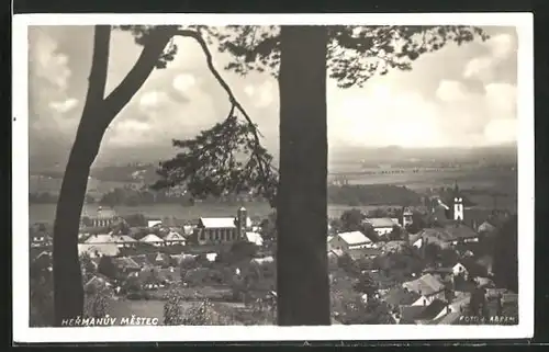 AK Hermanuv Mestec, Blick vom Berg auf den Ort