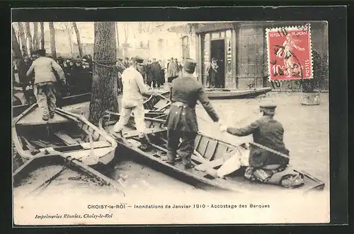 AK Hochwasser Choisy-le-Roi, Inondations de Janvier 1910, Accostage des Barques