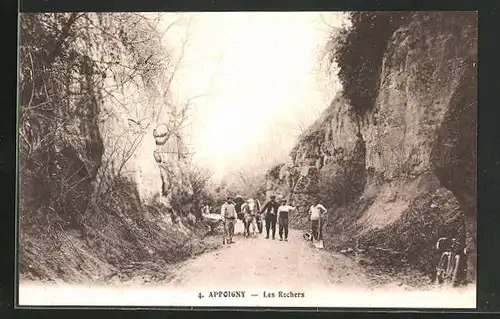 AK Appoigny, Les Rochers, Männer auf der Strasse