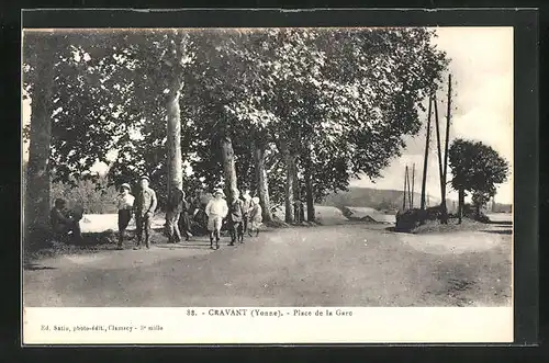 AK Cravant, Place de la Gare