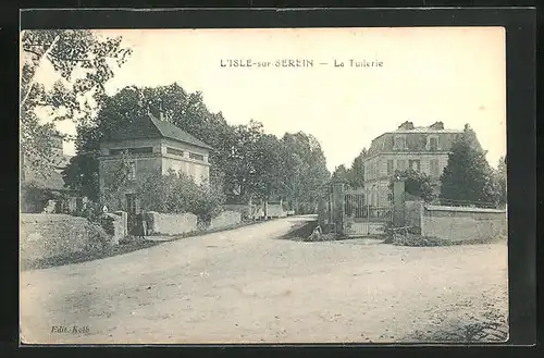AK L`Isle-sur-Serein, La Tuilerie, Partie am Schloss