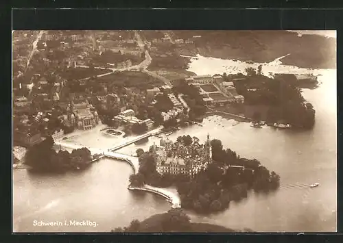 AK Schwerin in Mecklbg., Blick auf das Schloss auf der Insel, Fliegeraufnahme