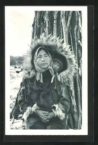 AK Alaska, Capuchon pour deux, Mutter mit Baby, Eskimos